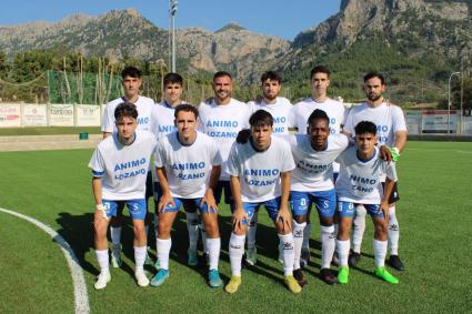 L'onze que sortí front el Poblera amb una samarreta d'ànims al lesionat Lozano.