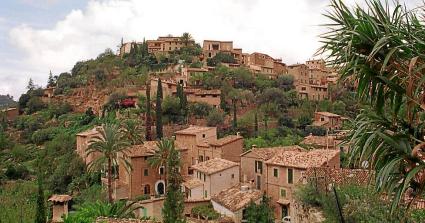 VISTA GENERAL DEL PUEBLO DE DEIA