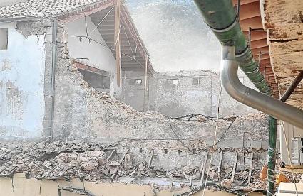 Vista de la paret mitjanera des de casa d’un veïnat.