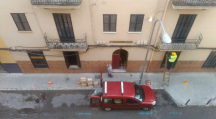 Moment on han tapiat el Casal.