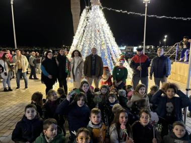 L’arbre del Port es va encendre el dissabte.