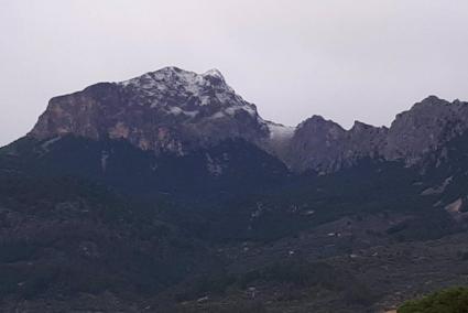 AMP.- El Puig Major acoge su primera nevada del otoño este jueves