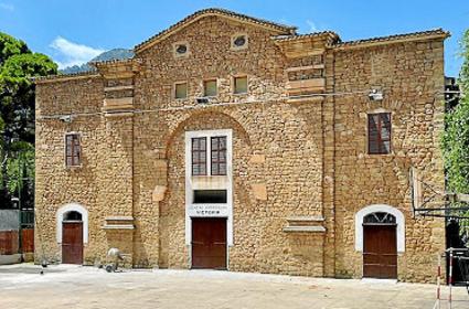 SOLLER. INFRAESTRUCTURAS. La Iglesia quiere ceder a la Vila la gestiÃ³n del VictÃ²ria para evitar Â«problemasÂ». El Centro Parro