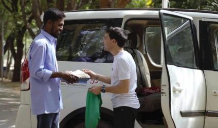 Tòfol coneix al jove que apadrinà fa 20 anys