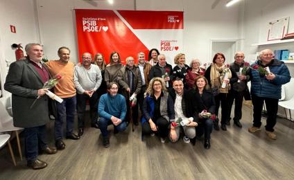 Els militants del PSOE d'Inca durant la inauguració de la nova Casa del Poble de la ciutat.