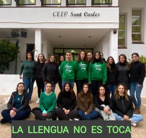 Els mestres del CEIP Sant Carles d'Eivissa amb les camisetas verdes.