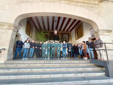 Minut de silenci davant l'Ajuntament.