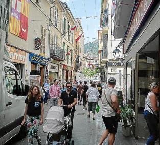 SOLLER - TURISMO - Crecen las quejas por la grande

afluencia de turistas en SÃÂ³ller.

Una iniciativa vecinal promueve la elab