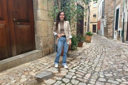 Marta Bejarano López és l’encarregada de retratar el pròxim fill il·lustre de Sóller, Albert Hauf.