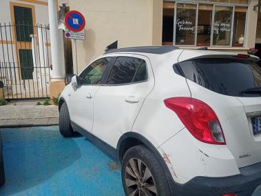 Els agents vigilaran els aparcaments reservats per a persones amb mobilitat reduïda.