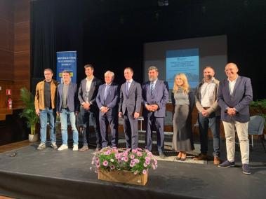 Galmés i altres membres del Consell en una trobada de governança turística.