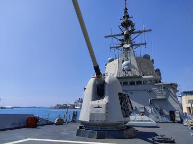 Imatge d'un vaixell de l'OTAN durant unes maniobres militars.