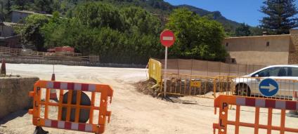 L'entrada a l'aparcament de Can Cera.