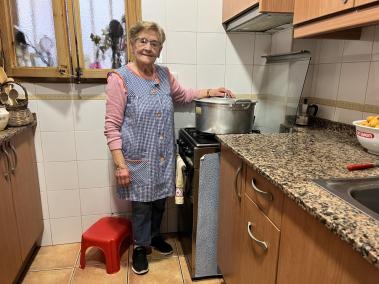 Antònia Rodríguez Jordán porta tota la vida dedicant-se al món de la cuina, amb el qual gaudeix.