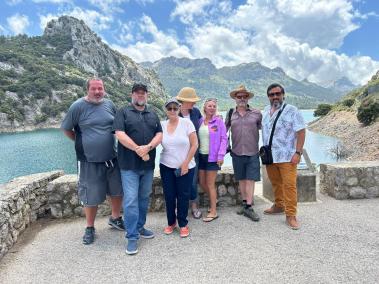 El grup en un dels punts de la Serra.