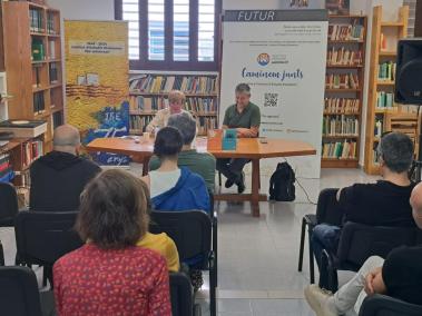 Imatge de la presentació del llibre 'Eivissa a l'ombra des pins' d'Hugo Capellà.