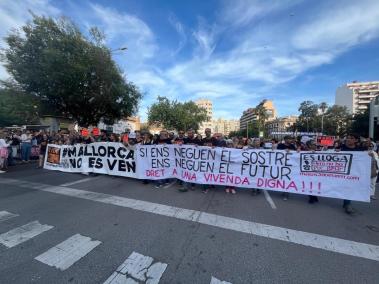 Imatge de la capçalera de la manifestació multitudinària d'aquest dissabte.