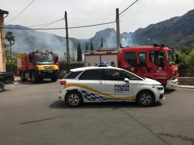 Els Bombers aturen un foc a Sóller