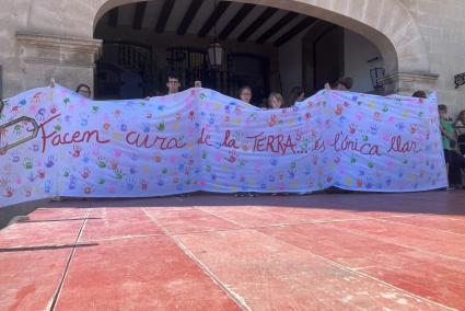 Els alumnes d’Es Convent clamen pel medi ambient