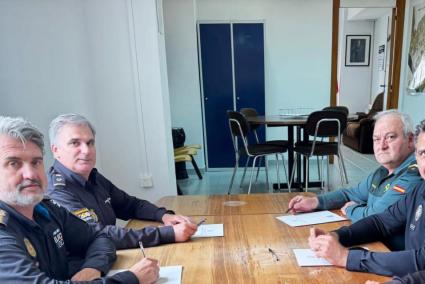 Imatge de la reunió dels cossos policials per a programar el dispositiu conjunt.