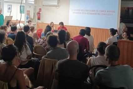 Imatge de la xerrada realitzada aquest dijous a l'Ateneu Popular La Fonera.