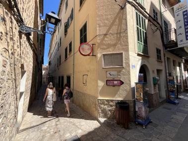 L’Hospital, que podria acollir habitatges, vist des del carrer de Sa Lluna.