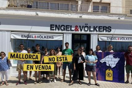 Imatge de la presentació de la nova campanya 'Mallorca no està en venda' de la CUP.