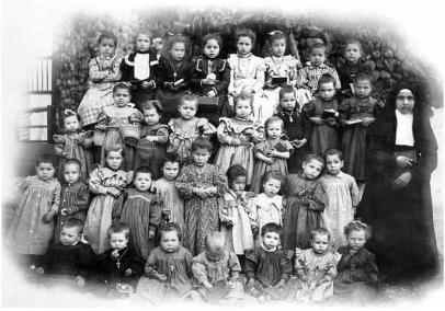 Un llibre conta els 150 anys d'història de les monges de la Caritat a la Vall