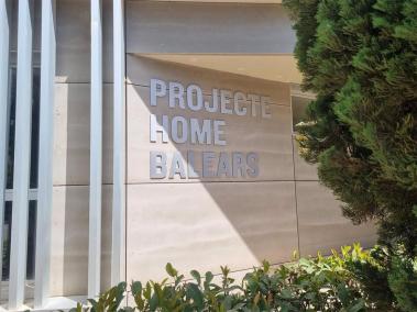 Imatge de la façana del centre de Projecte Home a les Balears.