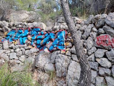 Denuncien una nova pintada en un marge de la Serra