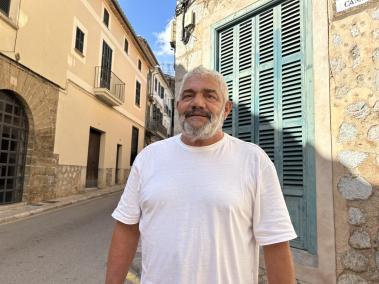 Bautista es va retirar del cos de la policia local després de 38 anys.