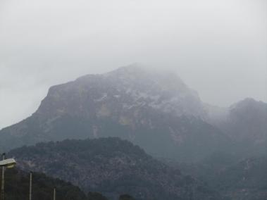Imatge del Penyal de Migdia i la coma de n'Arbona, aquest matí