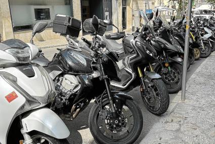 A Sóller ja no troben aparcament ni les motos