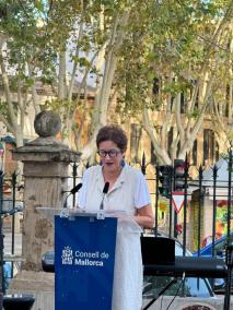 Imatge de Margalida Solivellas durant el pregó de la Setmana del Llibre en Català d'enguany.