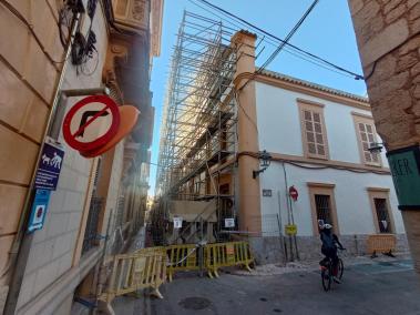 El sostre del teatre Defensora es va esbucar fa poc més d’un any.