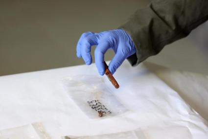 Ploma estilogràfica exhumada a la fossa d'Aurora Picornell.
Isaac Buj - Europa Press