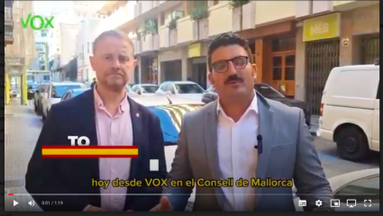 Els representants del partit neofeixista Vox al Consell de Mallorca durant la roda de premsa davant la seu de MÉS per Mallorca.