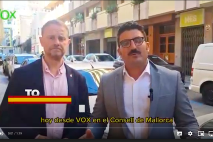 Els representants del partit neofeixista Vox al Consell de Mallorca durant la roda de premsa davant la seu de MÉS per Mallorca.
