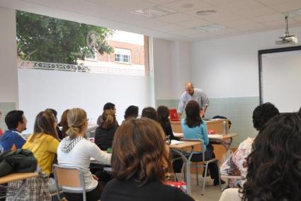 Sis centres més voten en contra de l'aplicació de la LOMQE