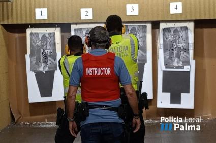 Imatge de les pràctiques de tir dels policies locals de Palma.