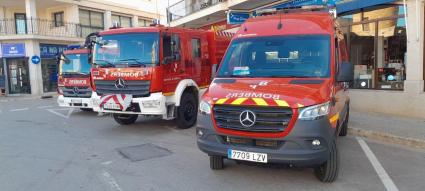 Imatge dels camions dels Bombers de Mallorca que participaran en l'operatiu.