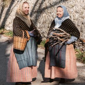 Eva Duran (a la dreta de la imatge) formava part de l'Escola de Ball de Galilea.