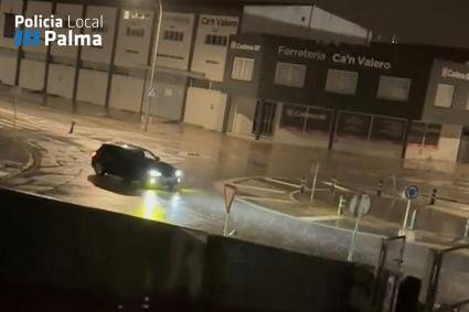 La Policia Local de Palma ha identificat un conductor que realitzava un derrapatge intencionat en una rotonda del polígon industrial de Can Valero.
