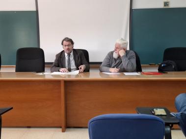 Joan Cuscó, professor de la UB, i Joan González, professor de la UIB, durant la conferència celebrada al campus universitari.