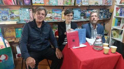 Imatge de la presentació dels tres volums celebrada aquest divendres a la llibreria Quart Creixent.