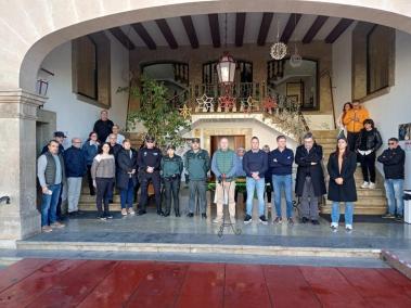 Minut de silenci davant l'Ajuntament.