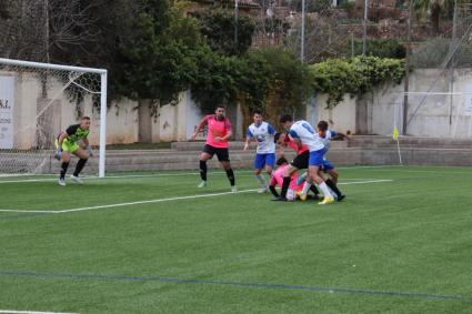 Una accio del partit. Foto: Eva Seguí