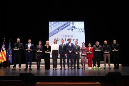 Imatge de les autoritats del Consell amb els guardonats amb els Premis Mallorca 2024.