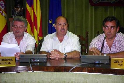 Gabriel Darder, al centre, en un Ple de l'any 2003.