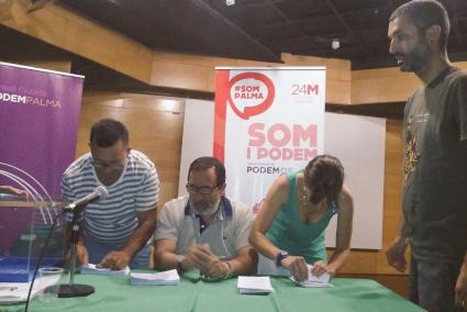 Moment del recompte de vots després de l'Assemblea Oberta de Som Palma.